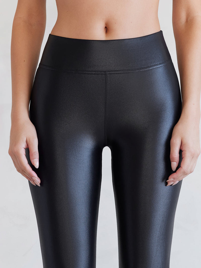 Regular Rise 7/8 Legging in Takara Shine - Black
