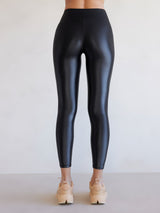 Regular Rise 7/8 Legging in Takara Shine - Black